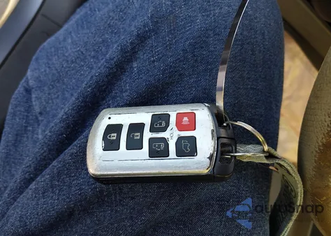 2012 Toyota Sienna Xle V6 8 Passenger from USA, damaged, VIN 5TDYK3DC9CS200007